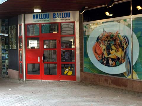 Ingången till Ballou Hosting Intelligence på Ronnebygatan i Karlskrona